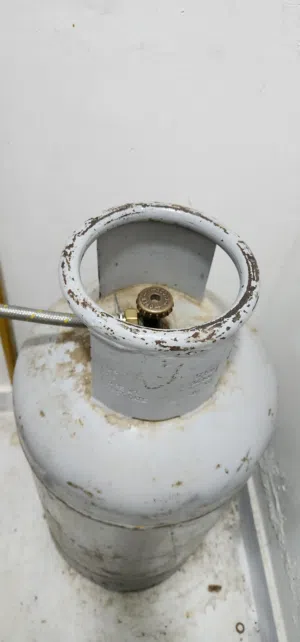 gas cylinder أسطوانة غاز بحالة ممتازة
