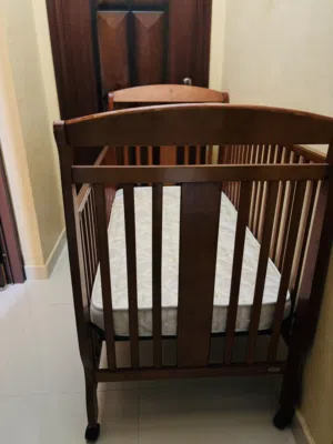سرير اطفال من جونيورز بحاله ممتازه