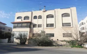 عمارة سكنية للبيع في ام السماق