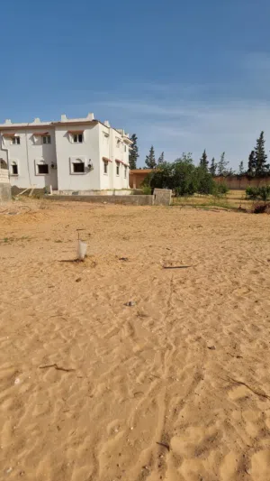 ارض سكنية في عين زارة طريق المشتل امام سوق الغزيوي ف قلب المشتل ملك مقدس 309م جهة سكنية الله يبارك