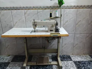 ماكينة خياطة صناعية بحالة جيدة للبيع