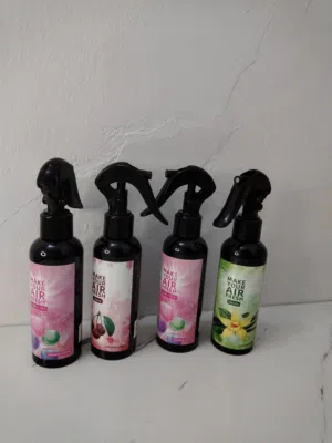 هذا المنتج عبارة عن بخاخ معطر للجو برائحة "العلكة" (Bubble Gum)، الكرز، والفانيليا،