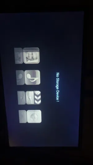 شاشه استخدام فقط اسبوعين جديده ولاكن بدون ريموت