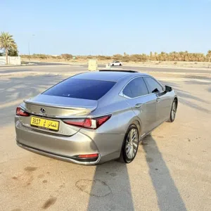 للبيع لكزس ES 300h هايبرد