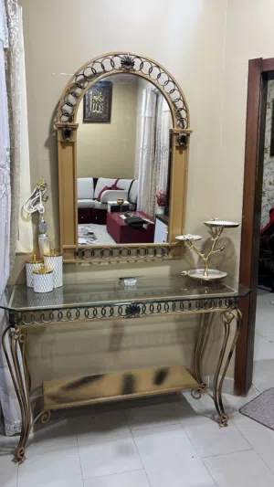 High Quality Used Mirror With Table For Sale...    Isa town