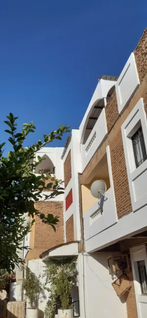 شقة ارضية 3 غرف برحة في الحي الاكاديمي بانت غرب شمال المهندسين مشطبة حديثا قريبة للجامعات