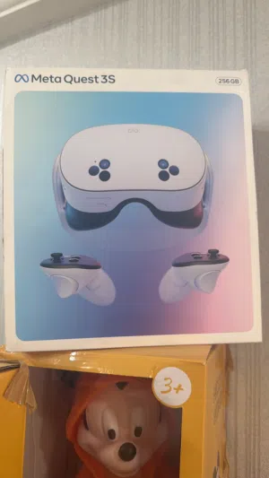 VR 256GB نظيفة جداً استخدام 3 ساعات فقط مع ألعاب