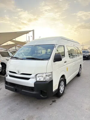 Toyota Hiace HiRoof Passenger GCC model 2017 Petrol 14 Seater 270,000 km