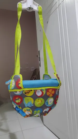 مرجوحة أطفال معلقة على الباب -بحالة ممتازة (Baby Door Jumper)