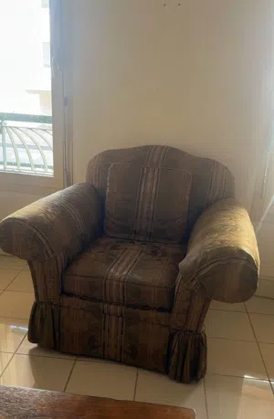 - sofas made in USA كنبات مصنوعة في أمريكا، كنبتين كبار وكرسيين