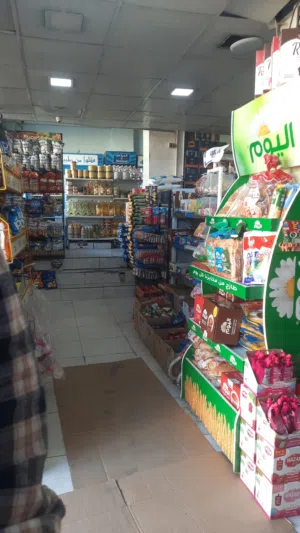 سوبرماركت للبيع