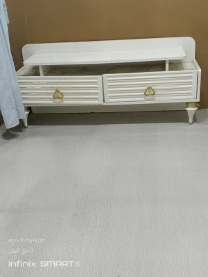 ميز تلفزيون جديد مابي كسر