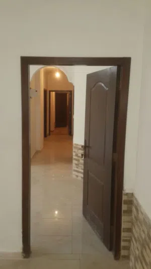 شقه ارضي مساحة كبيرة