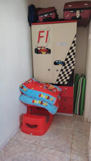 غرفة نوم ومجموعة أثاث للبيع