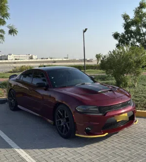 للبيع دودج شارجر عنابي 2018 SXT