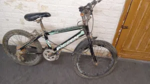 بسكليت اوروبي مستعمل بس نضيف. وبحاله جيده ففط يحتاج إلى جنزير وبلف للعجل