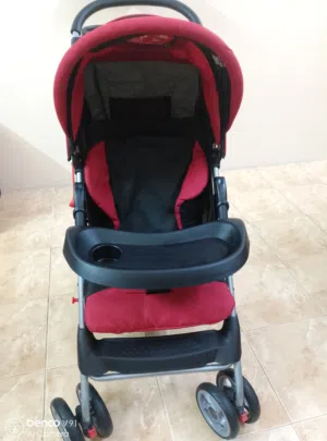 للبيع عربة أطفال نظيفة شبة جديد استعمال خفيف جدا