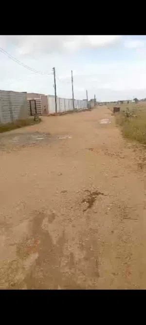 ارض طينية7000م