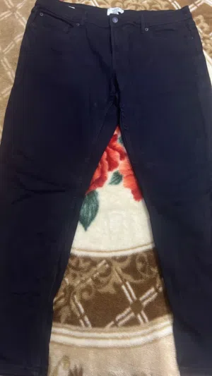 للبيع بنطلون جينز اسود