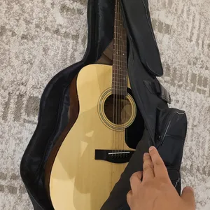 YAMAHA f310 Acoustic Guitar