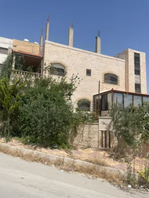 4 Bedrooms . 4 Bathrooms . 180 m20
