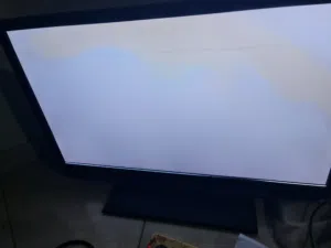 شاشة شارب 32 بوصة محتاجة بولارايزر