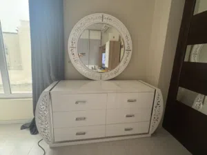 تسريحة و طاولات جانبية Dressing table and side tables