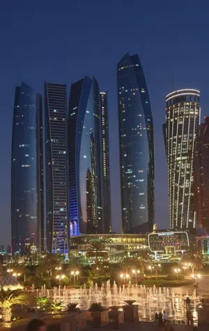 بناية قديمة للبيع بالخليلية على شارع مستشفى البصيرة