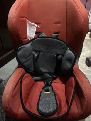 كارسيت اطفال مستعمل بحالة ممتازة ماركة ROBINDقابل للتفاوض (اقرأ الوصف)