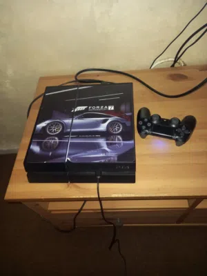 ps4 fat 500G مع يد اصلية