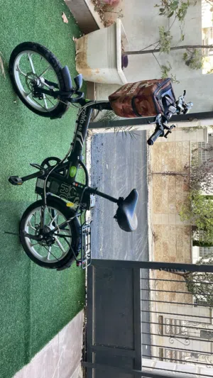 بسكليت كهربا شبه جديد لقطه بسعر جدا معري بل نسبه لل امكانيات البسكليت كثير نضيف