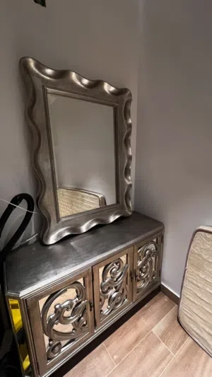 كونسول مع مرايا
