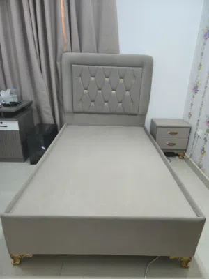 طقم غرفة نوم أنيق - حالة ممتازة Complete Modern Bedroom Set - Excellent Condition