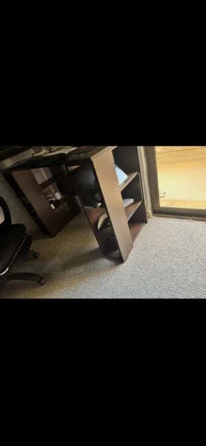 مكتب وكراسي