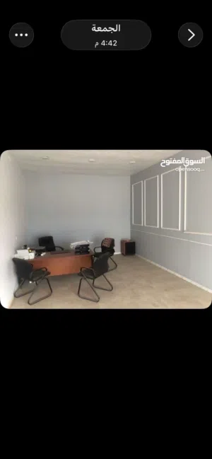محل للايجار موجود فيه مكيف حاله ممتازه وجبس موقع محل ممتاز