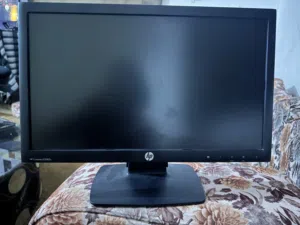 شاشة hp 20 انش مستعمله بحالة جيدة