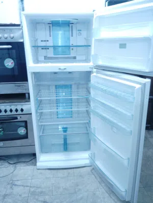 للبيع بحاله ممتازه سعر مناسب ثلاجه توشيبا 24 قدم بحاله ممتازه حجم كبير استخدام خفيف معا التوصل التشغ