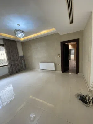 شقة طابق ثالث مع روف
