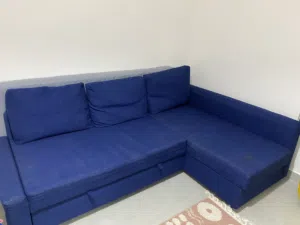 كنبة سرير زاوية ايكيا مع وحدة تخزين   مستعملة للبيع   السعر 175 دينار قابل للتفاوض