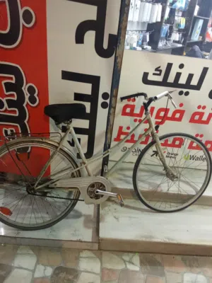 بسكليت لون رمادي مستعمل لبيع تواصل عبر رسائل التطبيق او الواتس اب