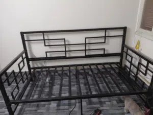 كنبة سرير معدني
