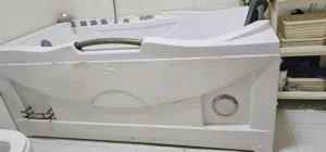 جاكوزي مزود بنظام صوتي و إضاءه