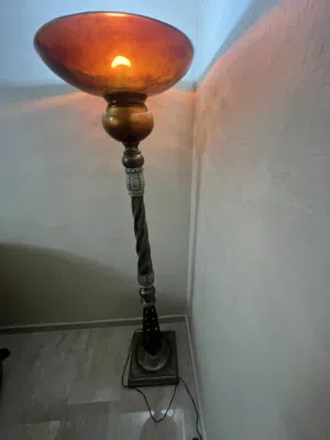 للبيع – Stand Lamp أنيقة