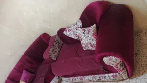 طقم كورنر 8 مقاعد لون خمري نظيف جدا تفصيل جديد استخدام اقل من سنه