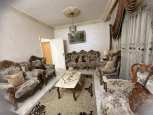 طقم كنب لغرفة ضيوف للبيع