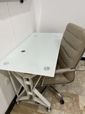 ميز مكتبي جام مع كرسي جلد