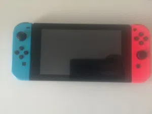 Nintendo Switch V1 Modded (LOOKING FOR EXCHANGE/TRADES)