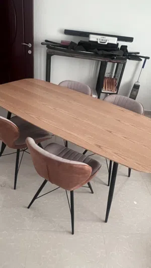Dining table for sale in excellent condition