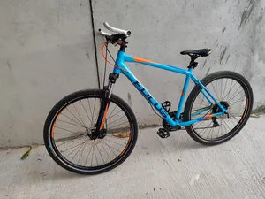 Focus 19 xl دراجه    lezyne bike pump   مع قطع غيار اصليه