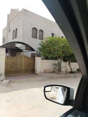 منزل للبيع من المالك في أجمل المواقع  مدينة الشرق على شارعين
